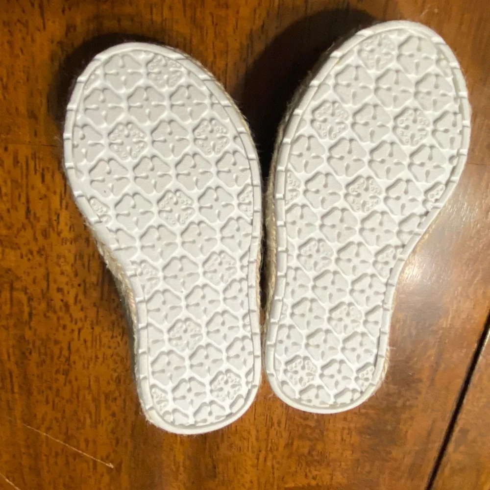 OshKosh B'gosh Belle Slip-on Espadrilles. Sparkly, gold glitter. Size 6. Toddler